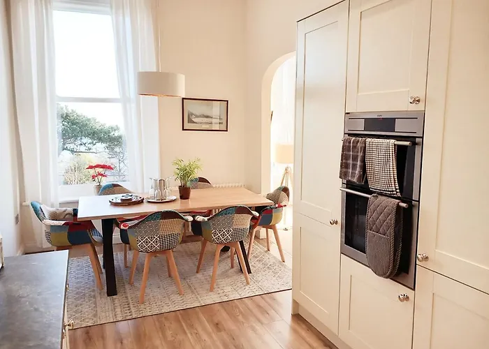 ゲストハウス Mansion House スカーバラ